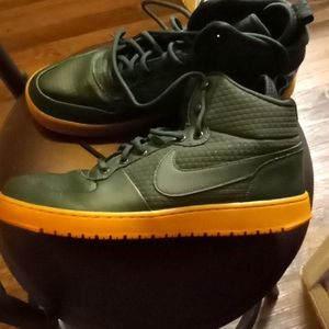 NIKE Air Force Ones High Top Green 10.5